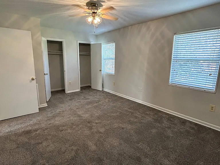 Longview — Photo 210