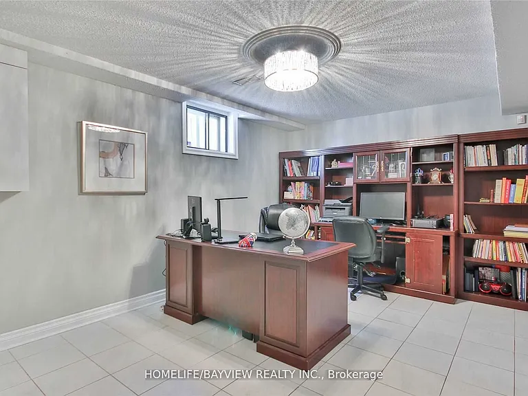 72 Keegan Cres — Photo 11