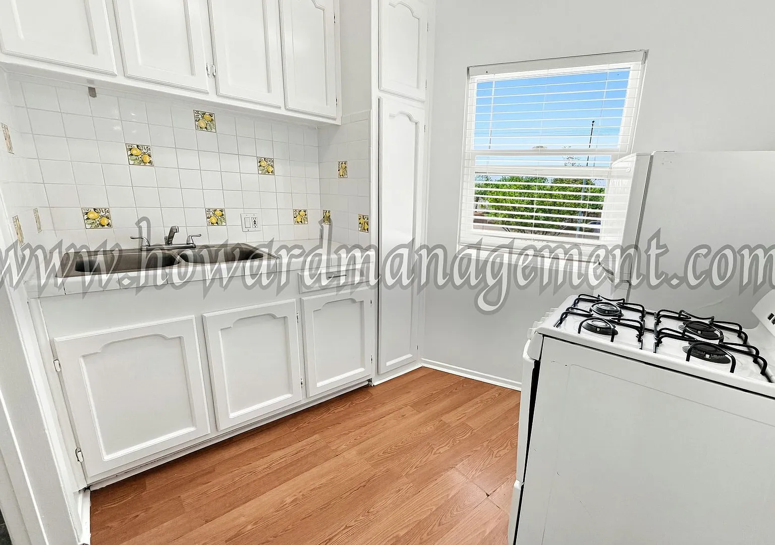 560 Grand — Photo 4