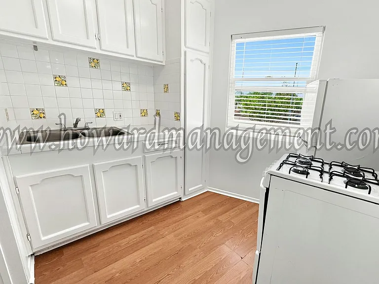 560 Grand — Photo 4