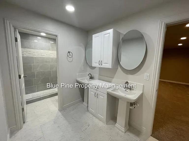 3601 Delaware Ave — Photo 22