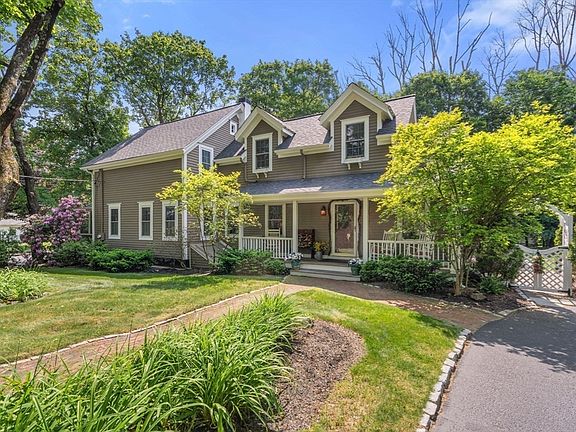 5th image of 49 Hoppin Hill Ave