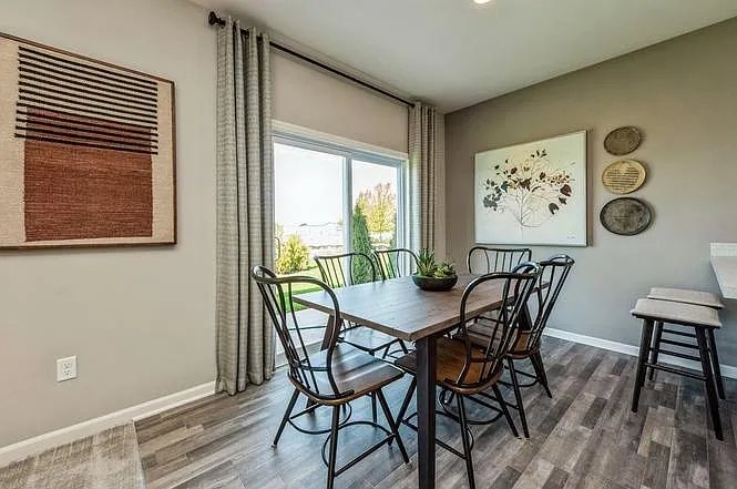 3 bed, 2.5 bath, 1770 sqft, $2,650 — Photo 2
