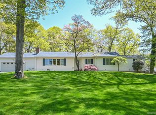 8 Roundabout Road, Smithtown, NY 11787