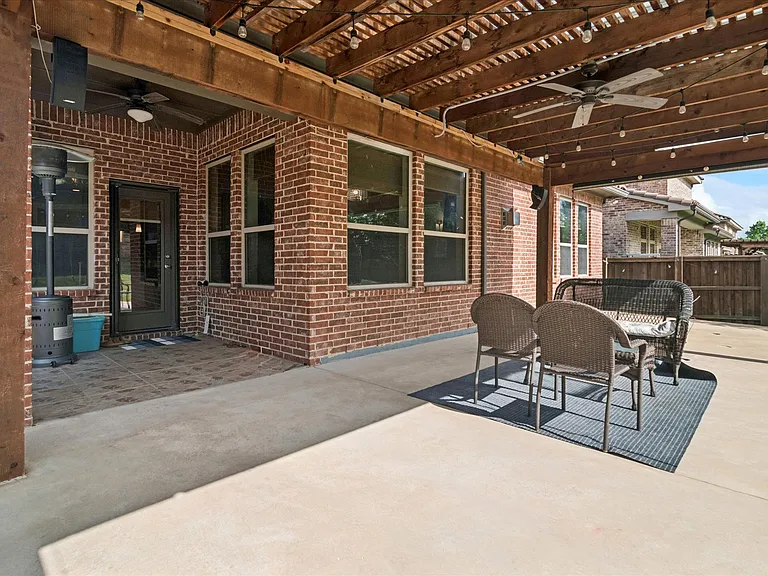 6715 Castillo St — Photo 9