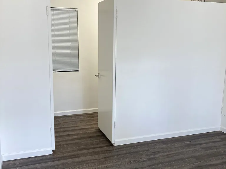 305 California Blvd — Photo 9