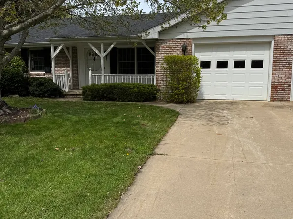 2839 Crown Point Ln, Stevensville, MI 49127