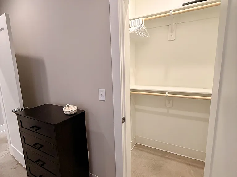 3933 Kenwood Ave — Photo 14