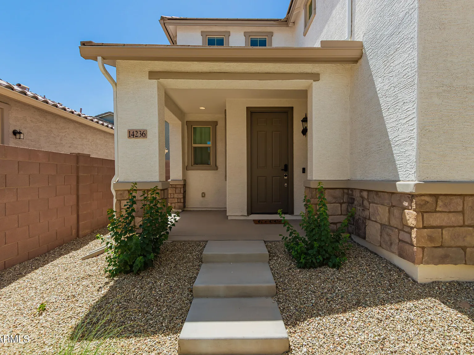 3 bed, 2.5 bath, 1637 sqft, $2,100 — Photo 2