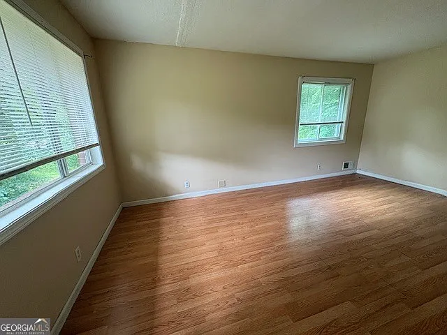 5 bed, 3.0 bath, 2064 sqft, $2,300 — Photo 3