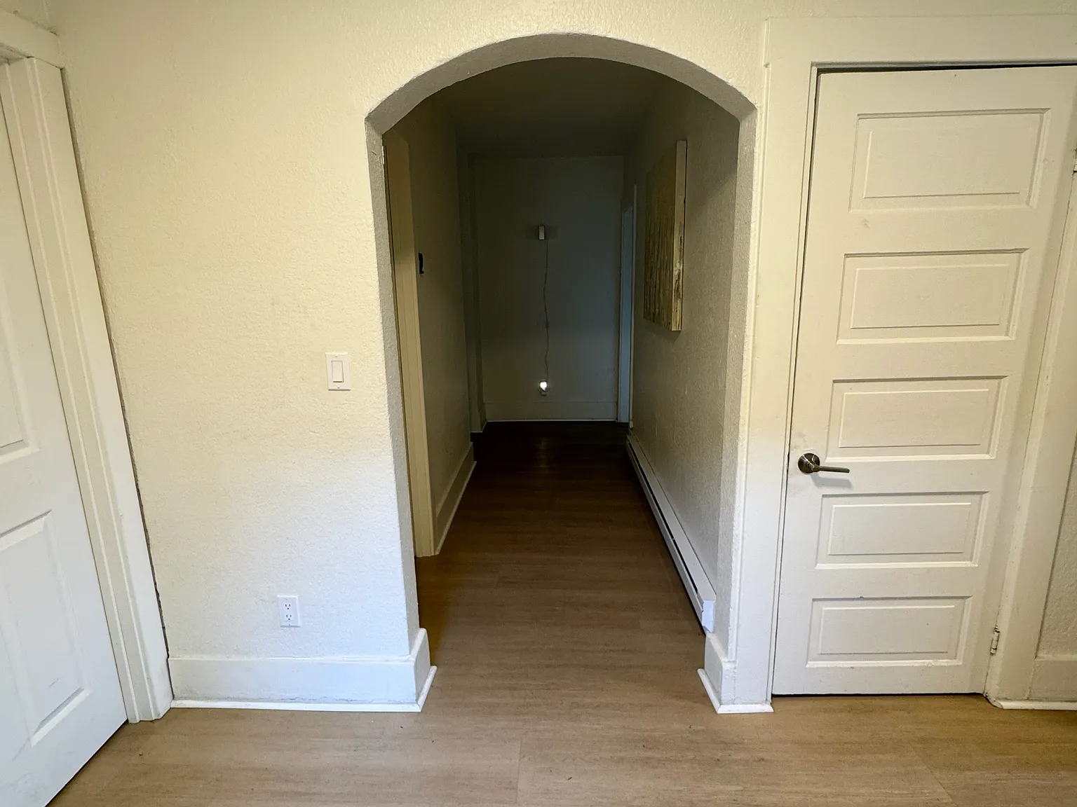 7 bed, 3056 sqft, $900 — Photo 2