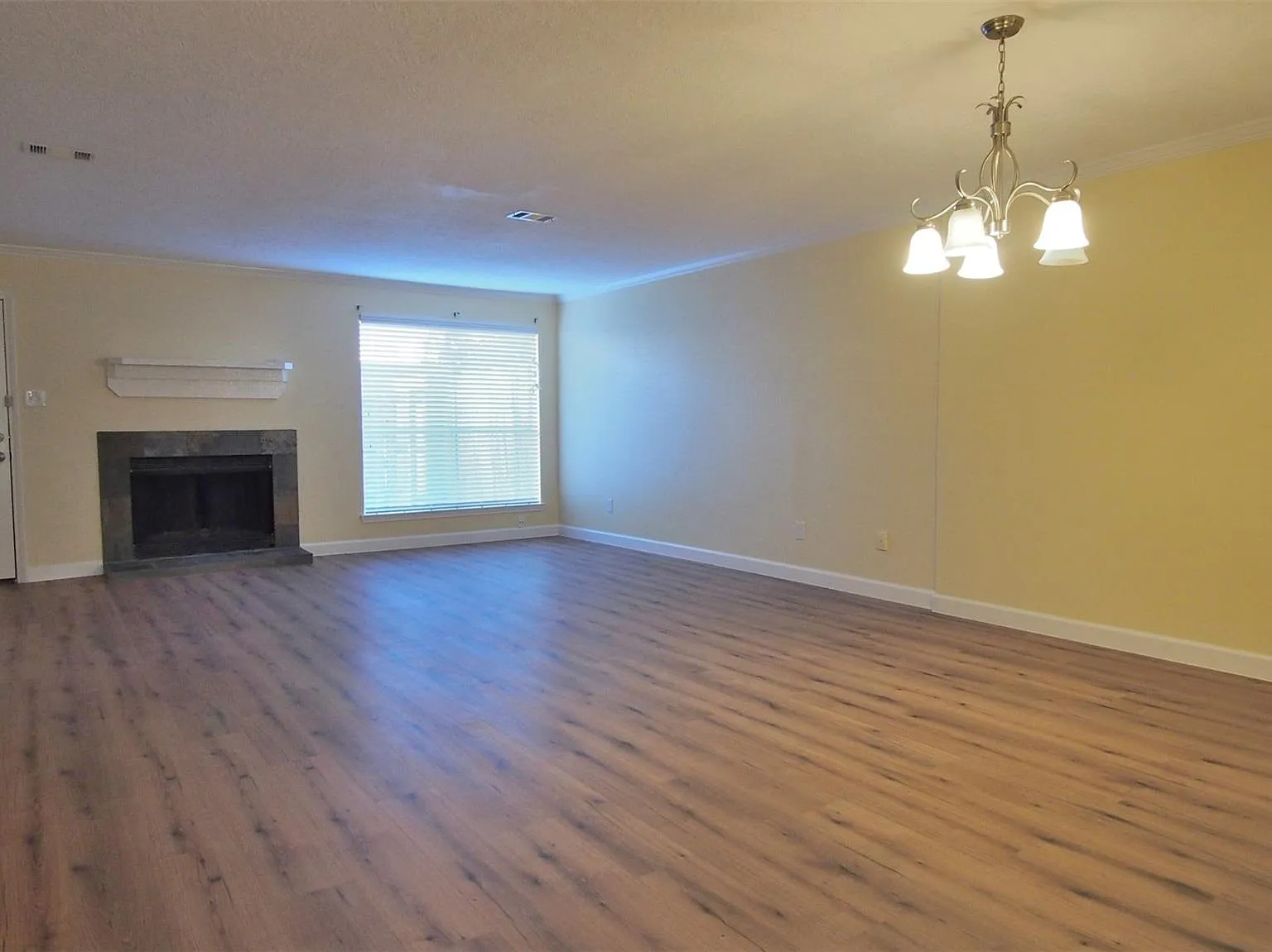 3 bed, 2.5 bath, 2156 sqft, $1,795 — Photo 4