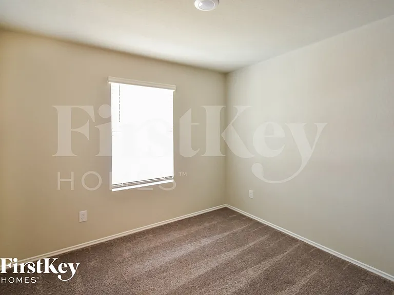10522 De Gonzalo Way — Photo 11