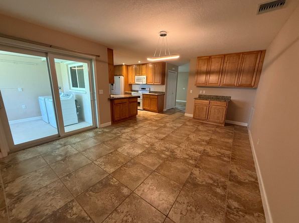 1143 SE Sabina Ln