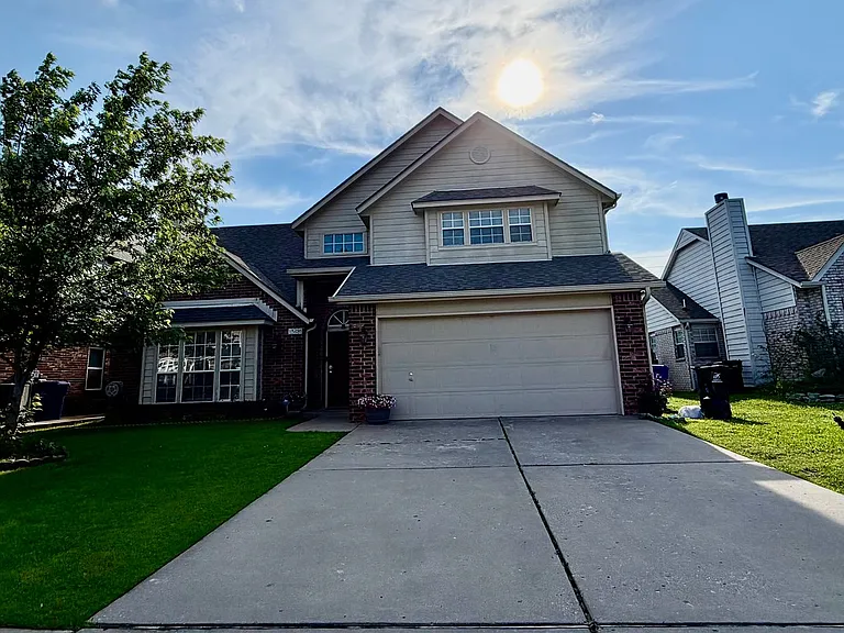 1508 N Yellowood Ave — Photo 1