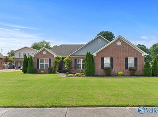 103 Chambray Dr, Owens Cross Roads, AL 35763