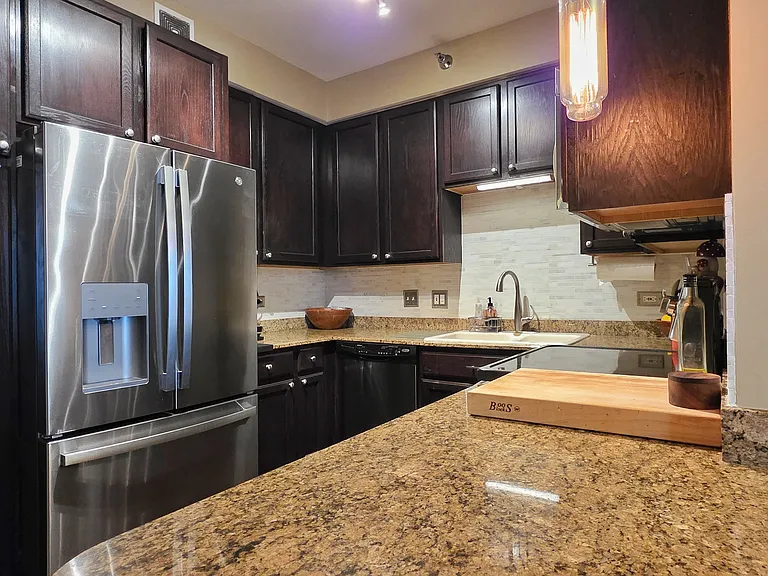 435 W Erie St #1002 — Photo 8