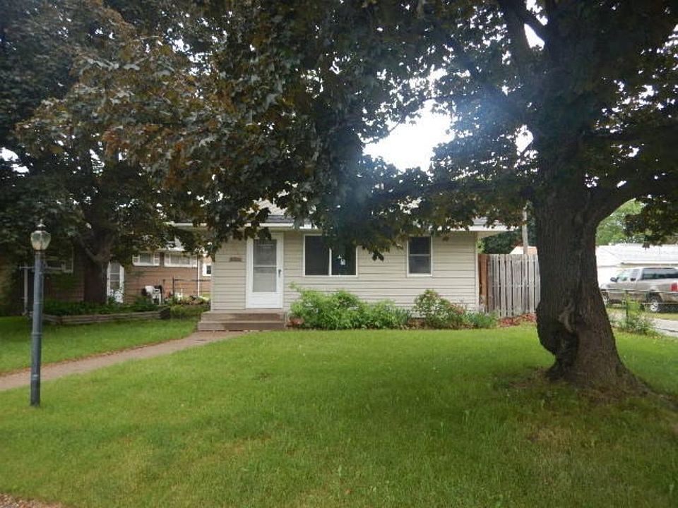 1st image of 251 Douglas St E