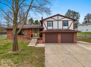 2691 Oakwood Dr, Green Bay, WI 54304