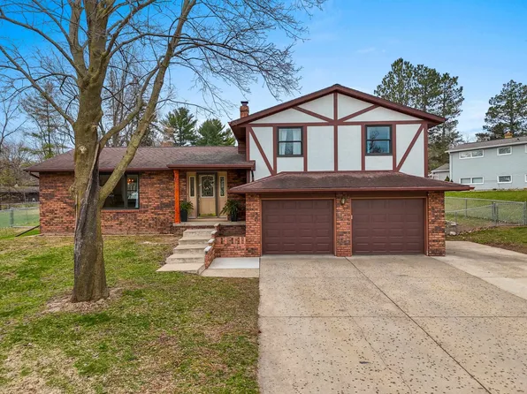 2691 Oakwood Dr, Green Bay, WI 54304