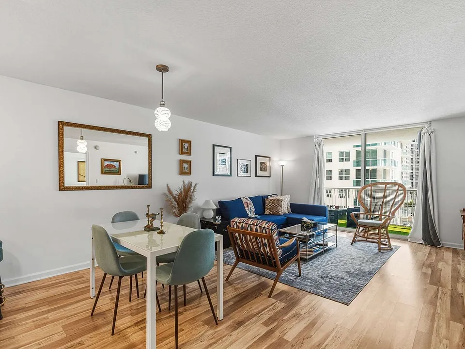 1 SE 12th St #19-ID1507885P