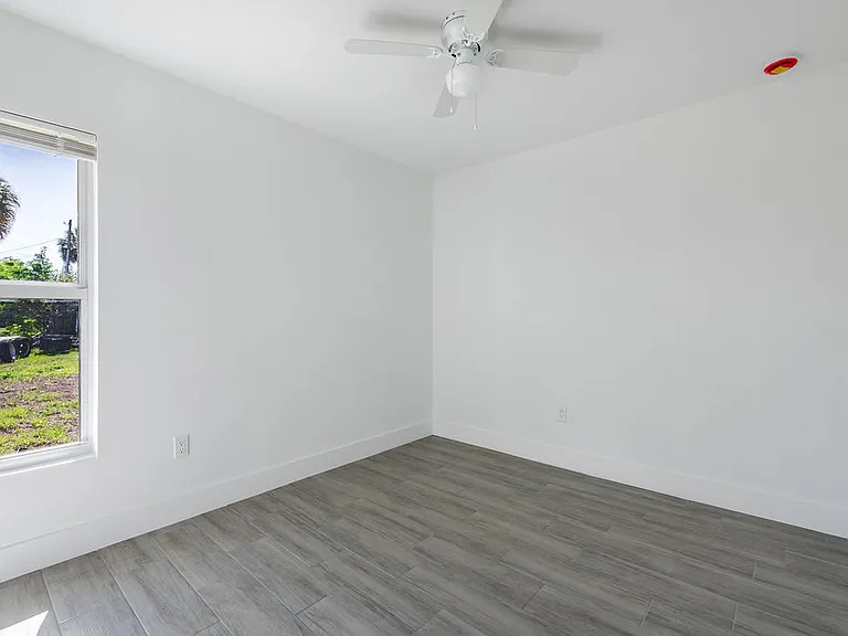 3018 SE Iris St #2 — Photo 9