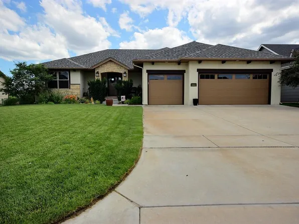 3811 N Estancia Ct, Wichita, KS 67205