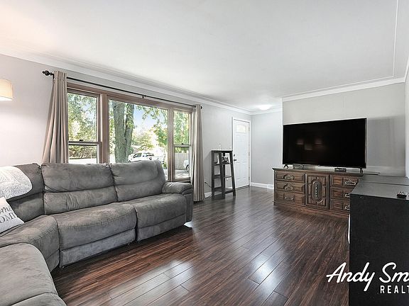 5th image of 828 Butternut Dr