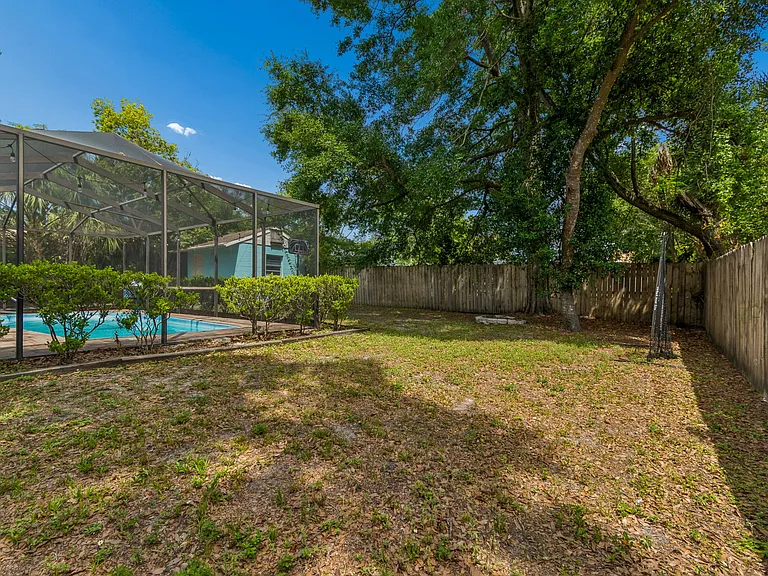 11307 N Boulevard St — Photo 18