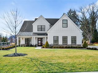 1002 Mitchell Dr, Mc Kees Rocks, PA 15136