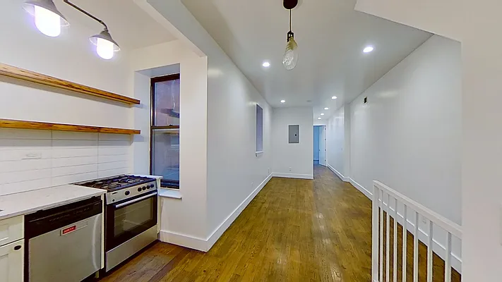 Rented by Bond New York | media 29