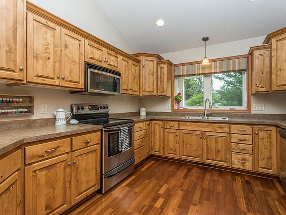 5th image of 3553 Pawnee Dr SE