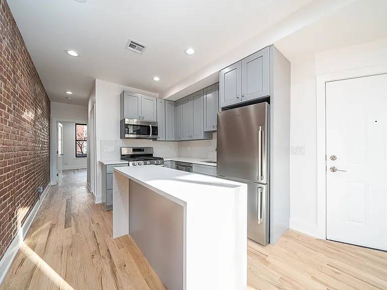 230 Willow Ave #4 — Photo 3