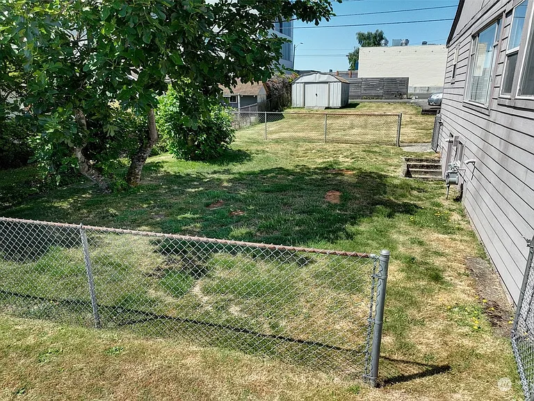 7505 34th Ave SW — Photo 3