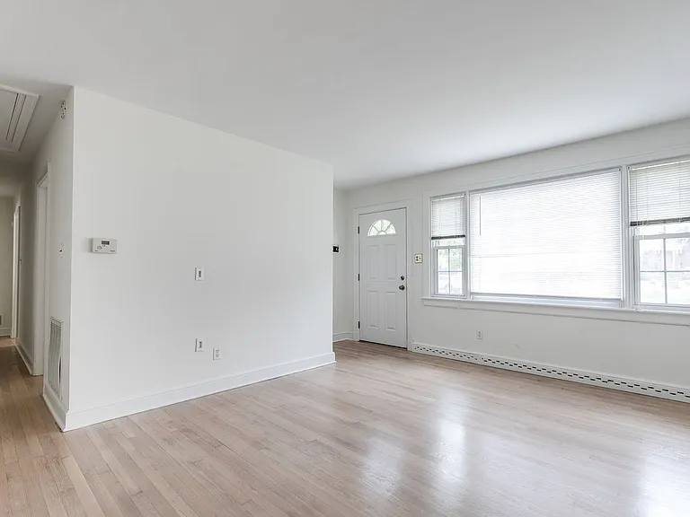 4904 Patterson Ave — Photo 8