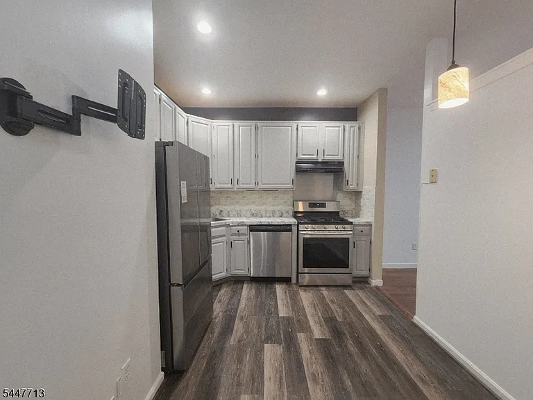1104 Oakcroft Ln — Photo 5