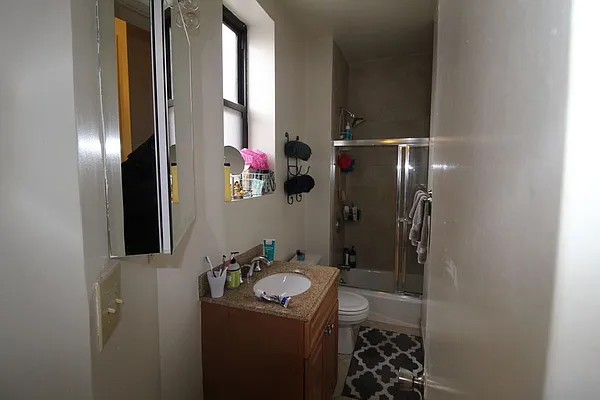 Rented by Mossanen Group | media 33