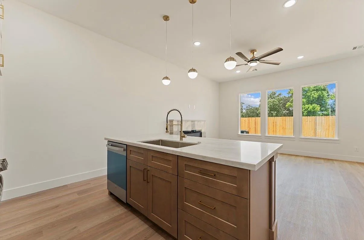 3 bed, 2.5 bath, 1491 sqft, $2,350 — Photo 4