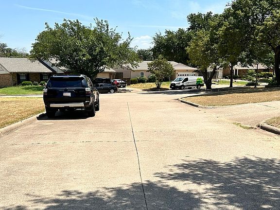 4th image of 3723 Twin Oaks Ct