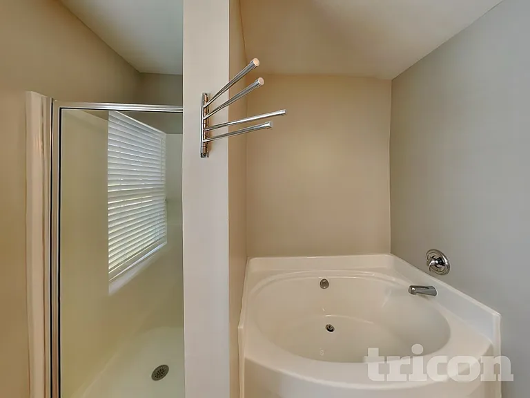 241 Saskatoon Dr — Photo 15