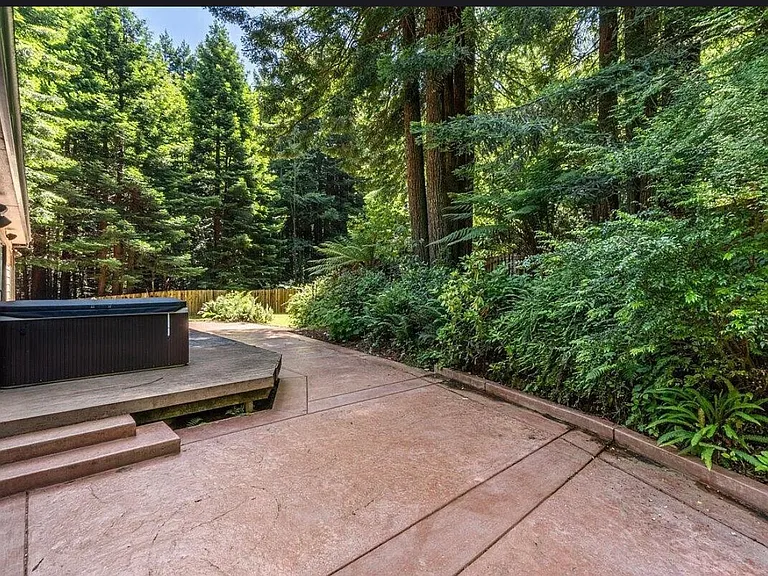 132 Pepperwood Ln — Photo 1