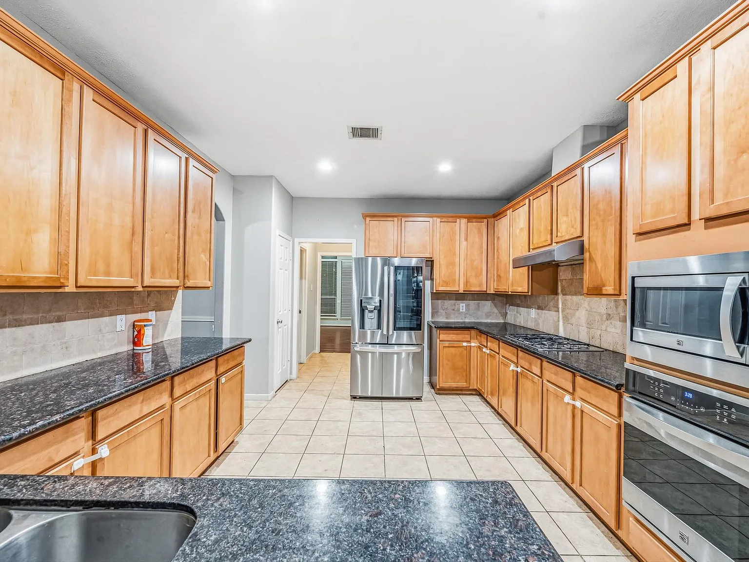4 bed, 3.0 bath, 2926 sqft, $2,450 — Photo 4