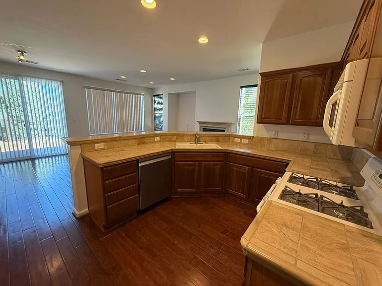 1226 Firefly Ct — Photo 13