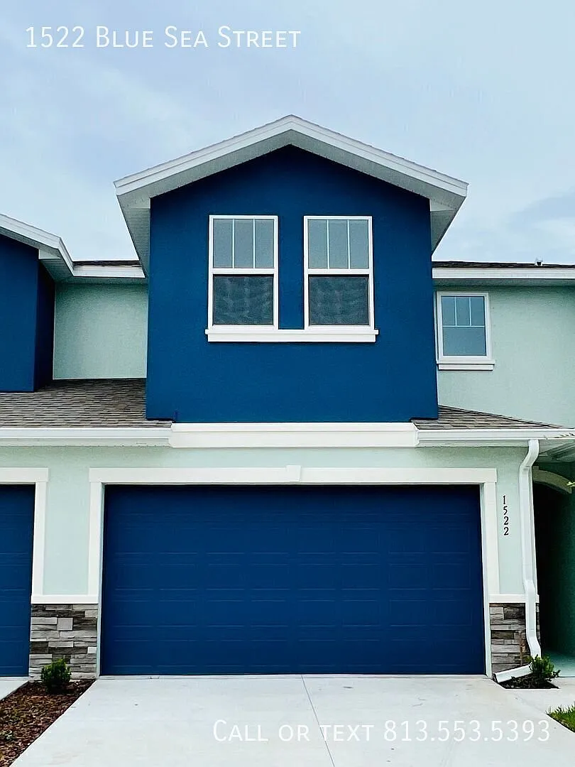 Luxury Townhome in Gated Clearwater Community — Photo 1