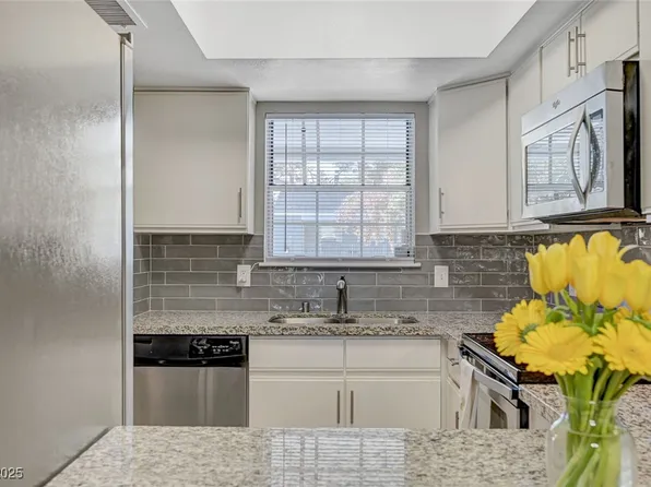 3823 S Maryland Pkwy Unit T8, Las Vegas, NV 89119