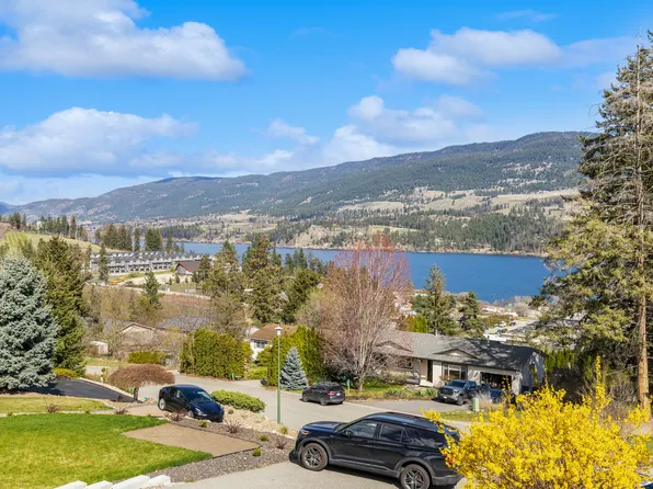 11822 Middleton Rd, Lake Country, BC V4V 1G9