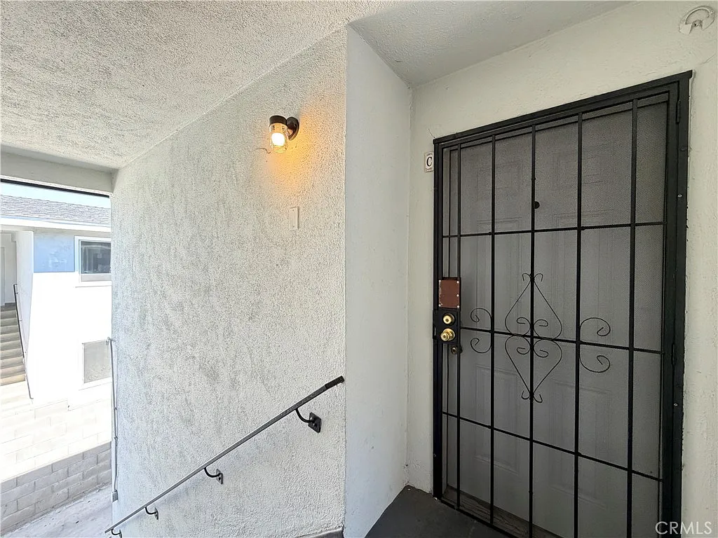 2 bed, 950 sqft, $2,295 — Photo 2