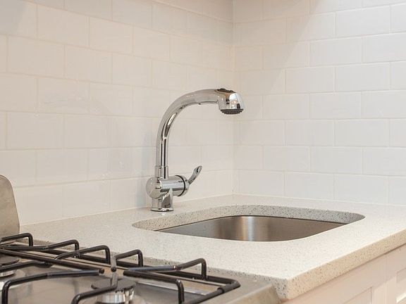 4th image of 1342 Jefferson Ave #3A