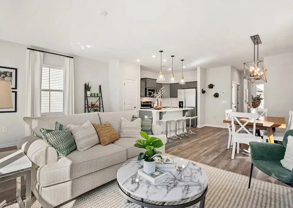 7 Whispering Oaks Cir