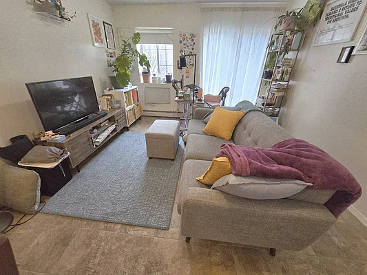 Rented by Voro Purple LLC | media 13